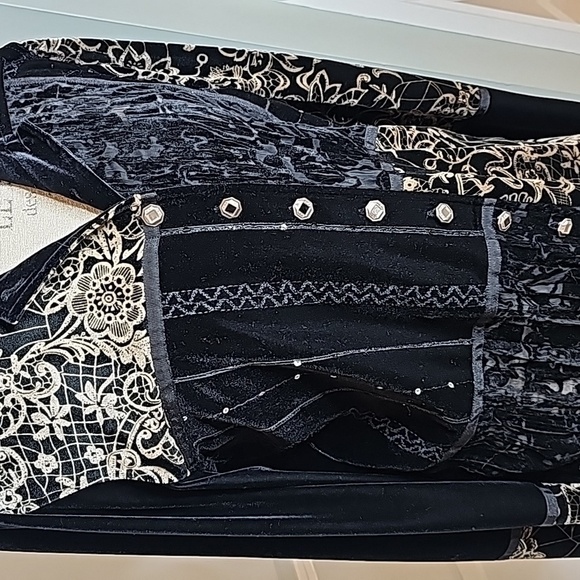 Harve Benard Black & Gold Velvet Sequince Embroidered Top - Size Large - Picture 8 of 13